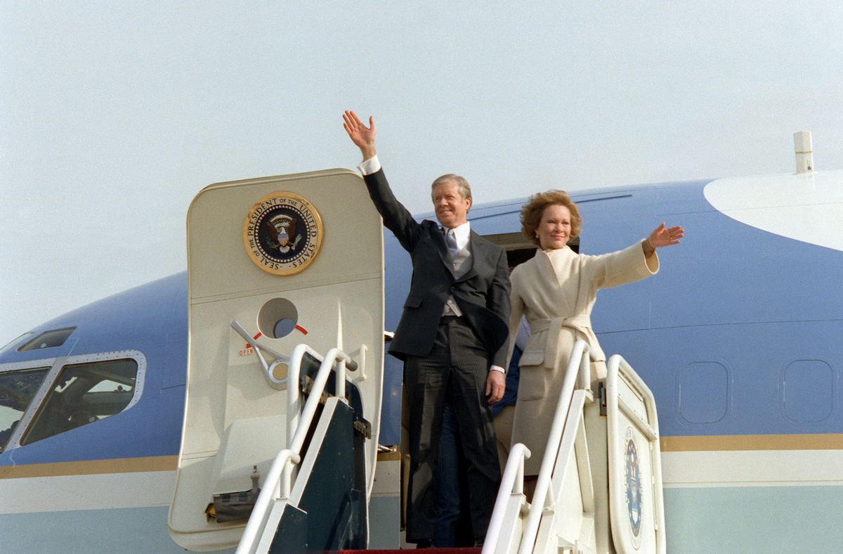 Former&nbsp;President&nbsp;Jimmy Carter&nbsp;and his wife Rosalynn wave from the top of the aircraft steps as they depart Andrews Air Force Base at the conclusion of President&nbsp;Ronald Reagan's inauguration ceremony.