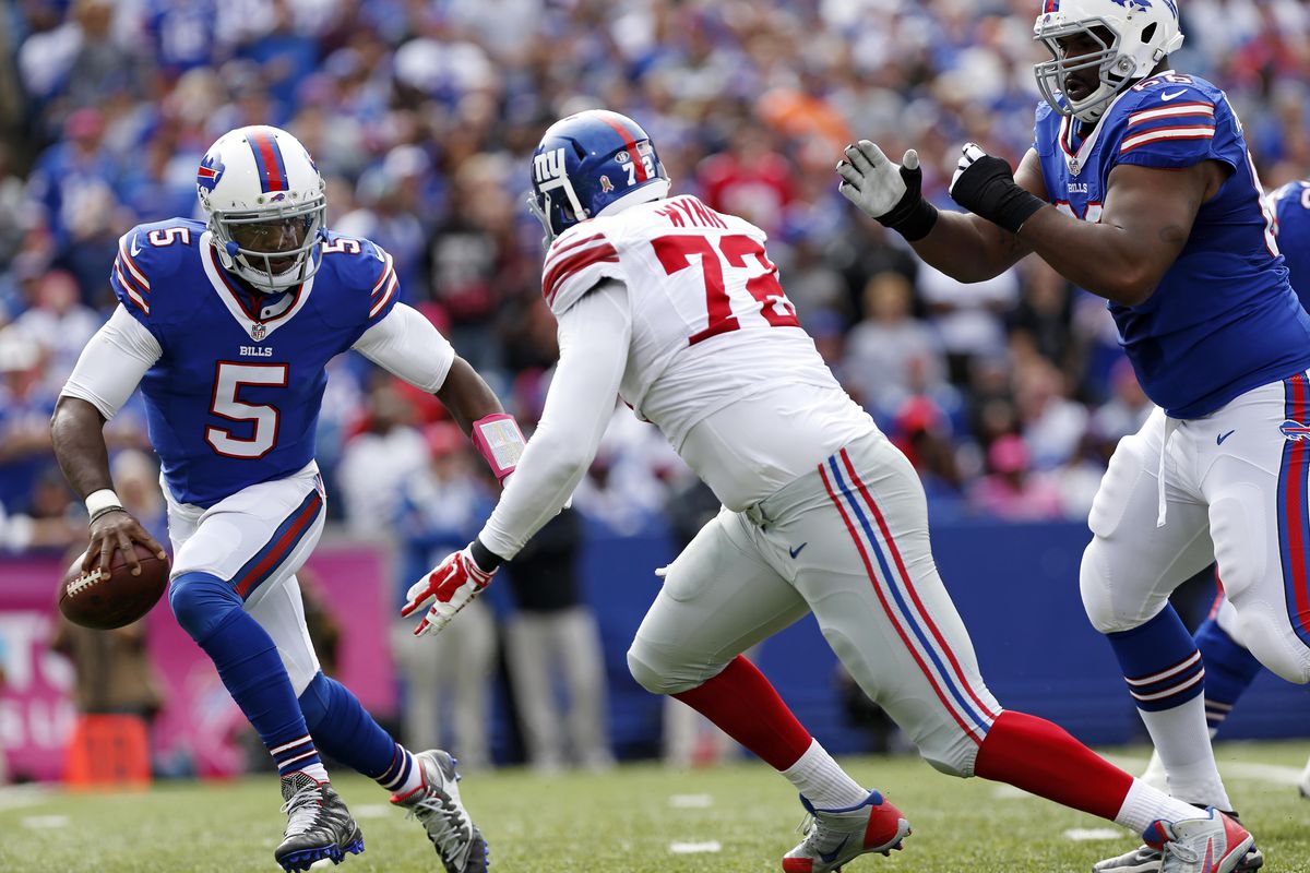Kerry Wynn of the Giants chases Tyrod Taylor