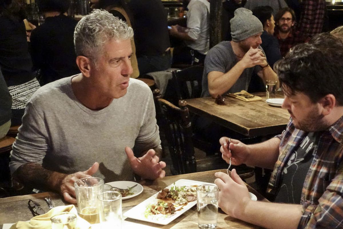 Anthony Bourdain in a scene from the parts unknown chicago episode