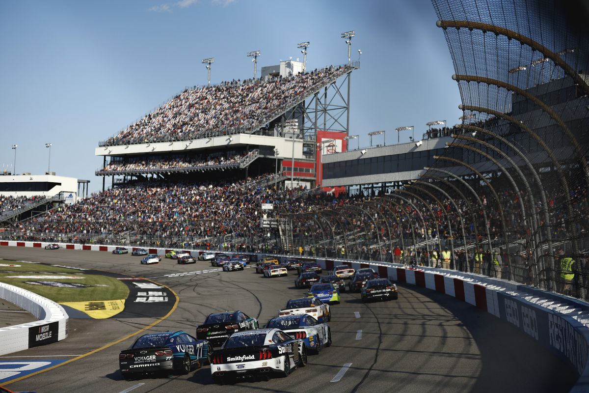 A general view of racing during the NASCAR Cup Series Toyota Owners 400 at Richmond Raceway on April 03, 2022 in Richmond, Virginia.