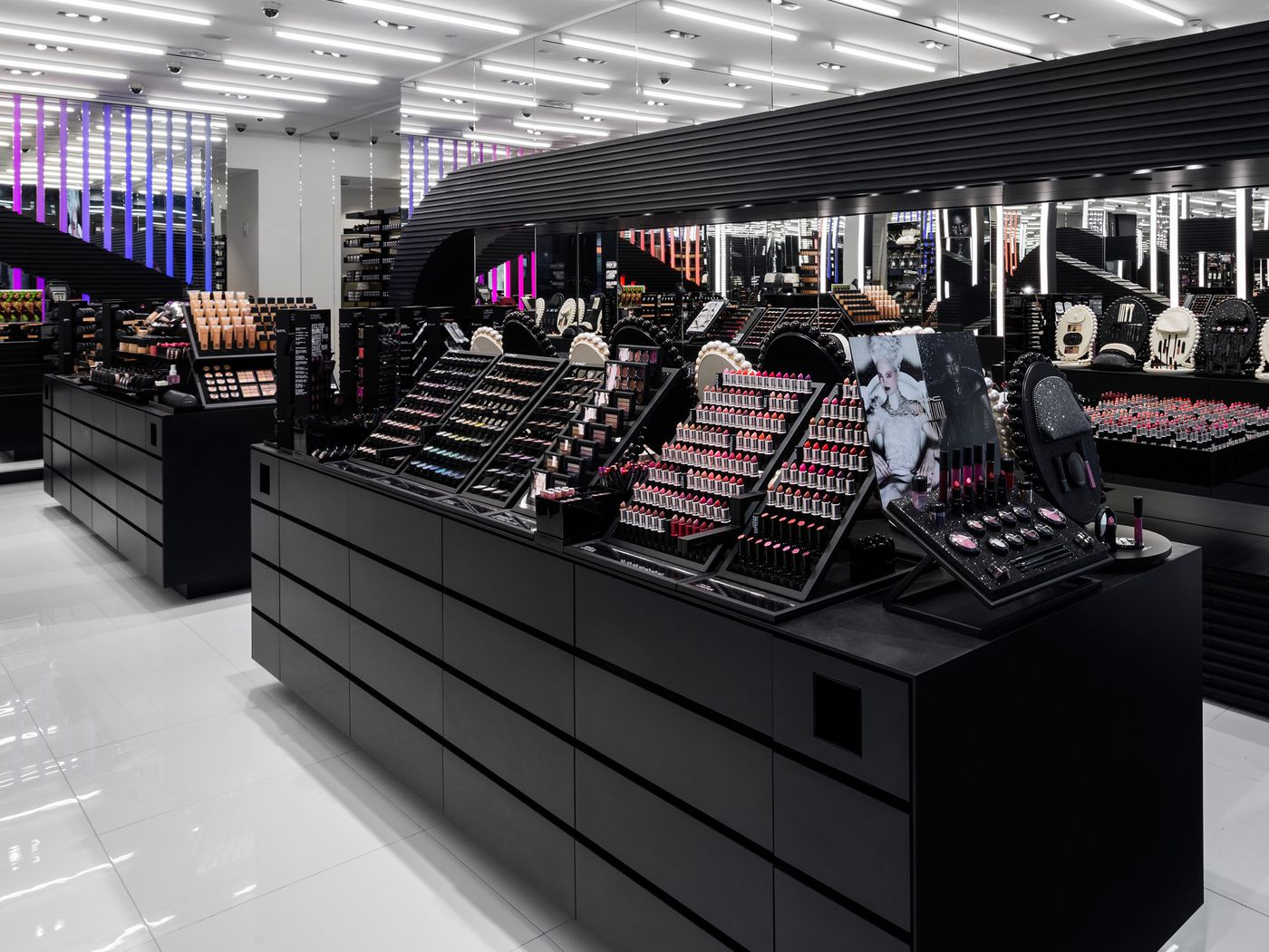 bælte Livlig varemærke Why Do So Many Beauty Stores Look and Feel the Same? - Racked