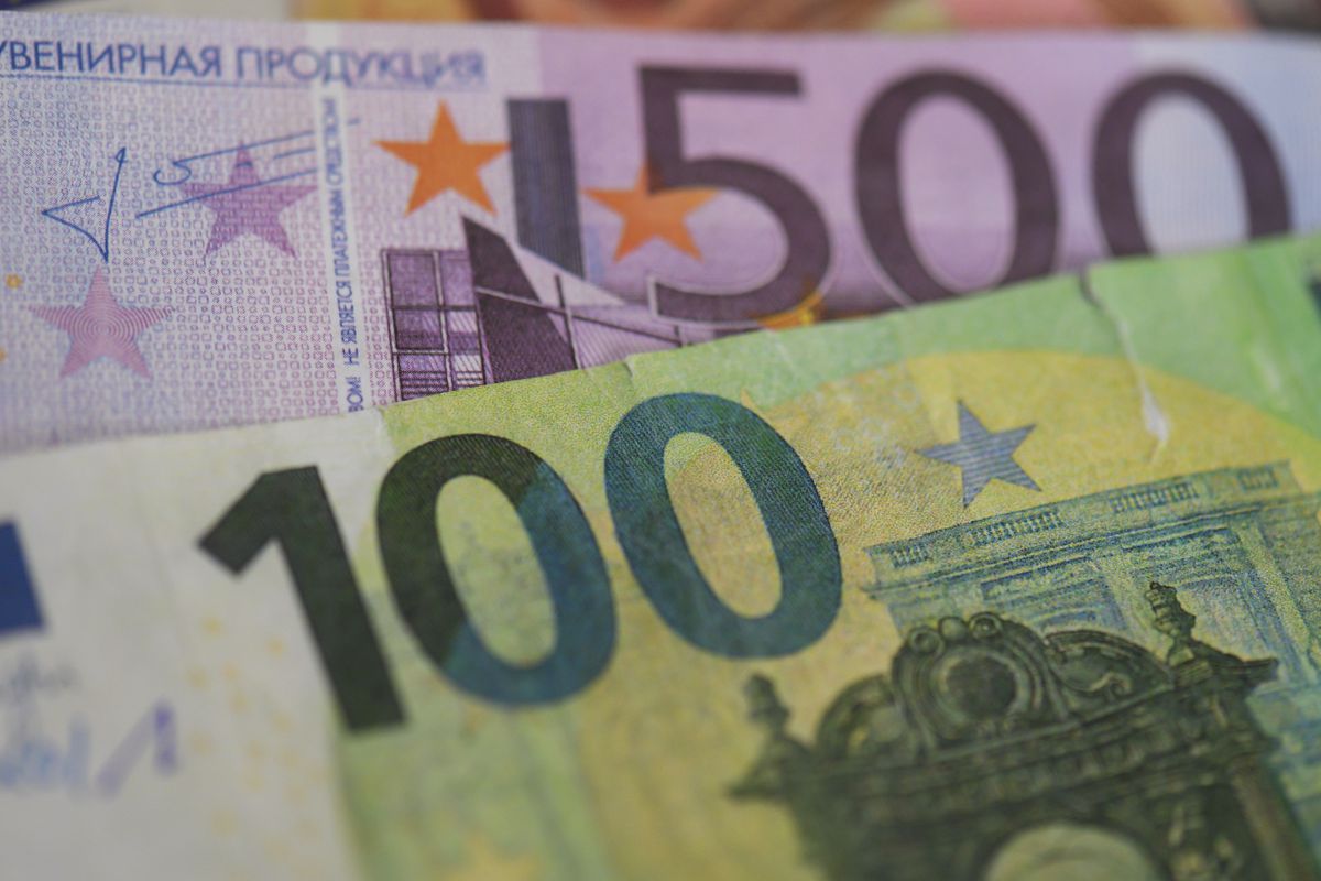 Counterfeit euro money