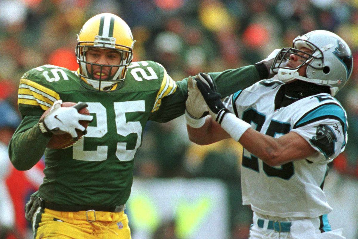 Dorsey Levens (L) of the Green Bay Packers pushes
