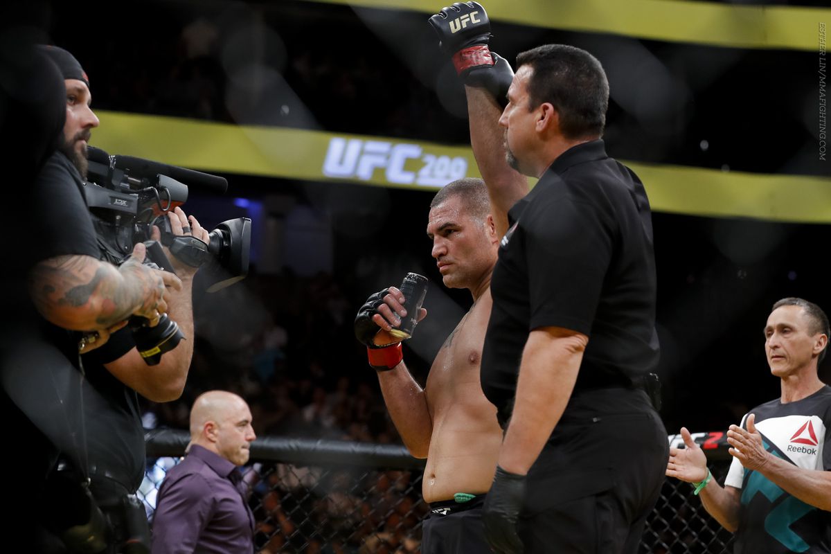 Cain Velasquez returned to the win column at UFC 200 on Saturday night.
