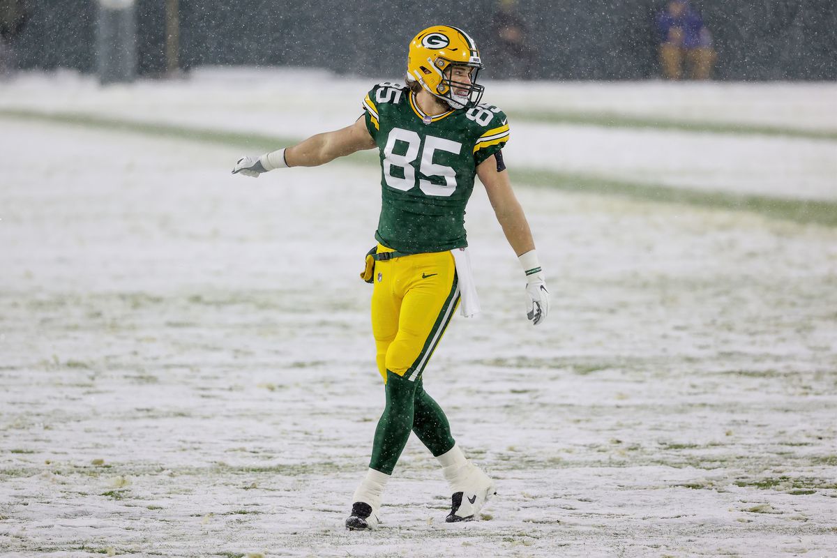 Robert Tonyan #85 of the Green Bay Packers lines up for a play in the first quarter against the Tennessee Titans at Lambeau Field on December 27, 2020 in Green Bay, Wisconsin.