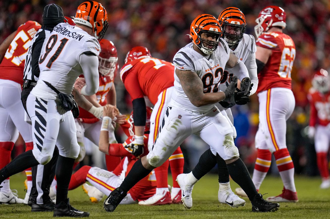 Bengals snaps counts vs. Chiefs: B.J. Hill leaves it all on the field
