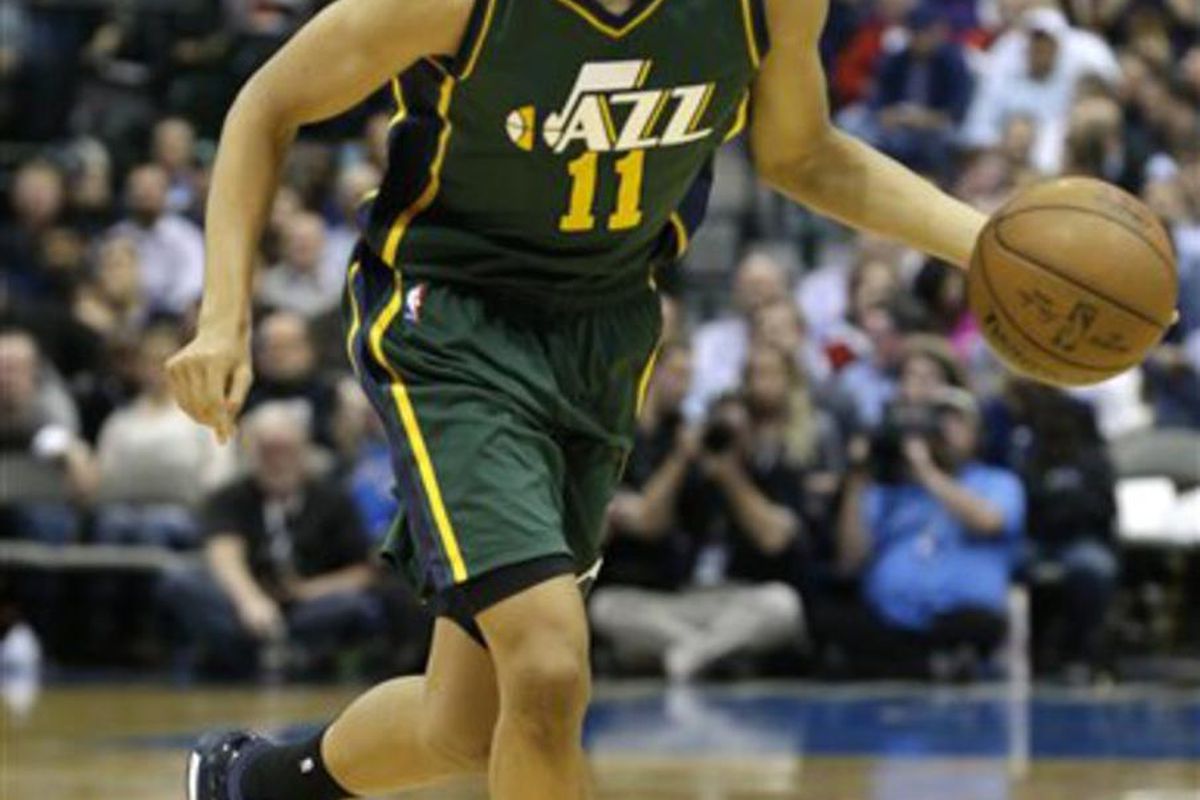 Utah Jazz guard Dante Exum (11) dribbles during the first half of an NBA basketball game against the Dallas Mavericks Wednesday, Feb. 11, 2015, in Dallas.