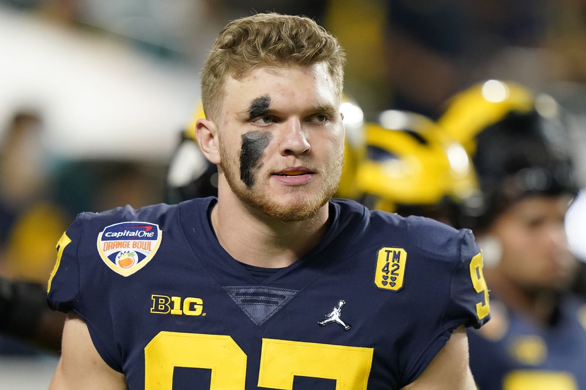 The Jacksonville Jaguars could take Michigan defensive end Aidan Hutchinson with the first pick of the 2022 draft. 