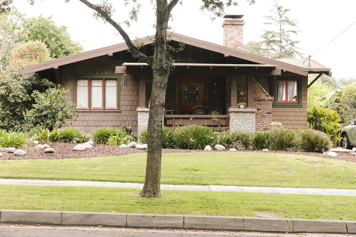 Craftsman house in Bungalow Heaven