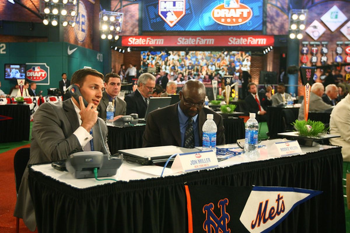 The 2012 MLB Draft kicks off tonight with the first round and the supplemental first round.  (Photo by Mike Stobe/Getty Images)