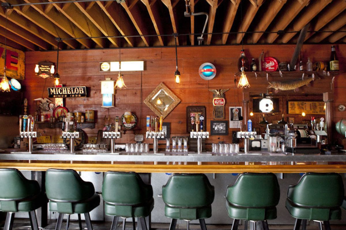 <a href="http://la.eater.com/archives/2012/10/22/glendales_newest_watering_hole_the_glendale_tap.php">Glendale Tap, Glendale, CA </a>