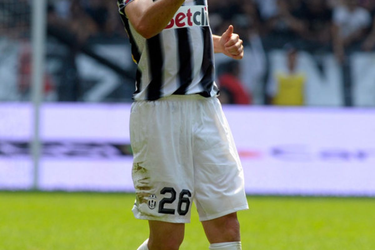 TURIN, ITALY - SEPTEMBER 11:  Stephan Lichtsteiner of Juventus FC gives a thumbs up during the Serie A match between Juventus FC v Parma FC at Juventus Stadium on September 11, 2011 in Turin, Italy.  (Photo by Claudio Villa/Getty Images)