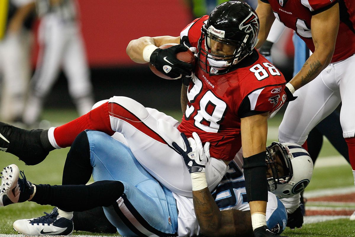 ATLANTA, GA - NOVEMBER 20:  Tony Gonzalez #88 of the Atlanta Falcons pulls in a touchdown reception against Jordan Babineaux #26 of the Tennessee Titans at Georgia Dome on November 20, 2011 in Atlanta, Georgia.  (Photo by Kevin C. Cox/Getty Images)