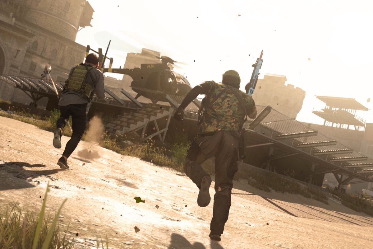 two players in Call of Duty: Warzone rush toward a helicopter