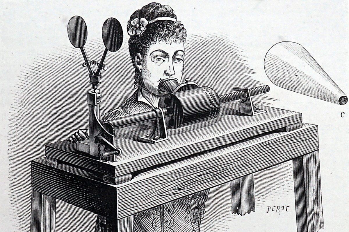 Making a recording on Edison Clockwork Phonograph.