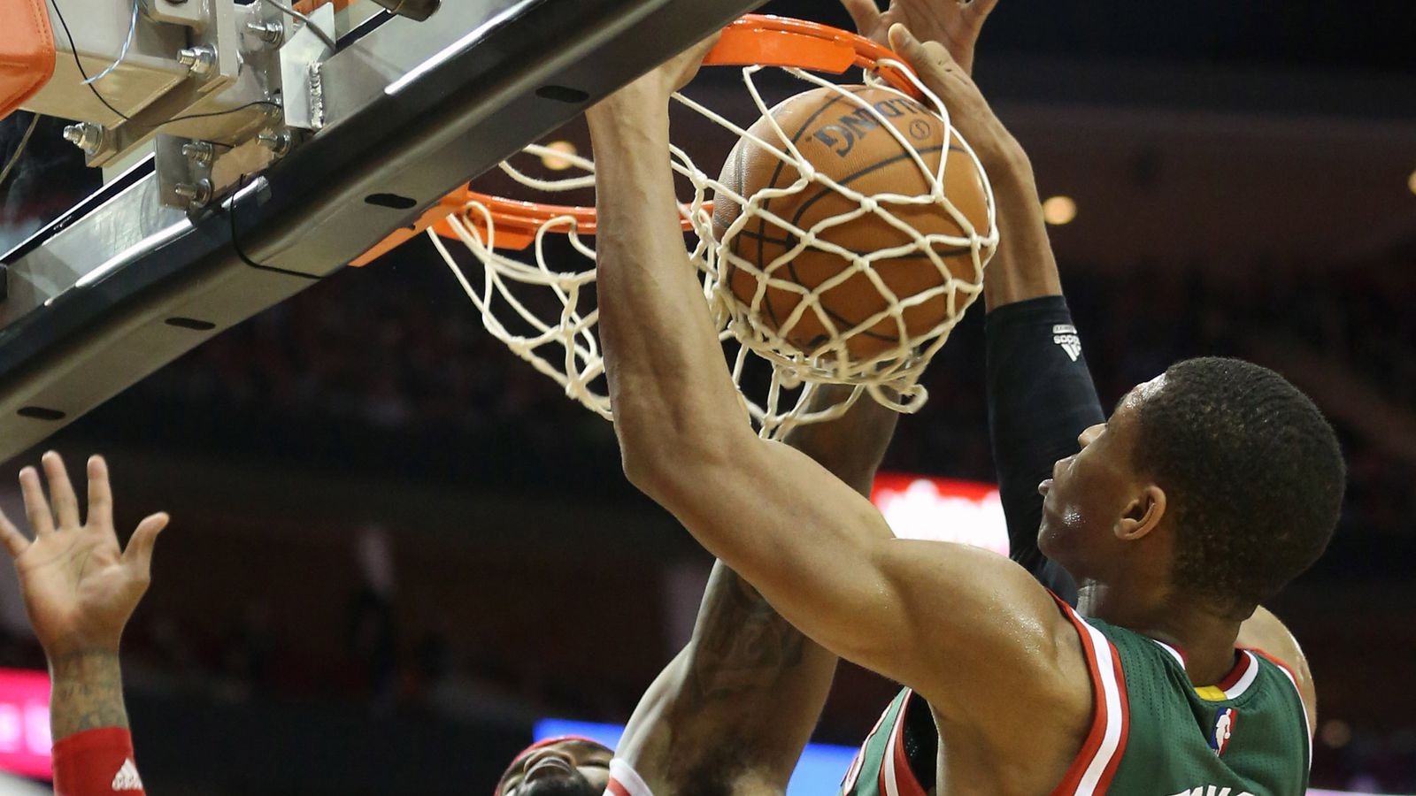 VIDEO: Giannis Antetokounmpo dunked 95 times this year ...