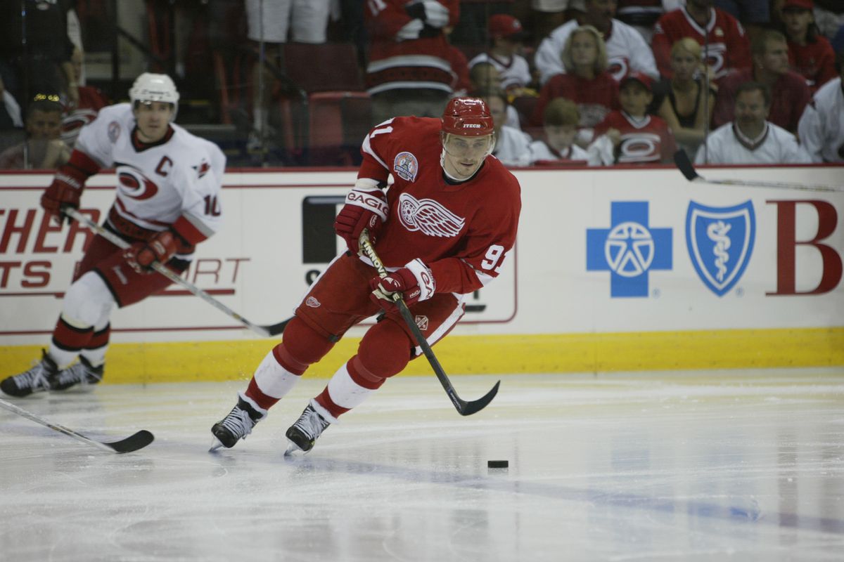 Red Wings v Hurricanes