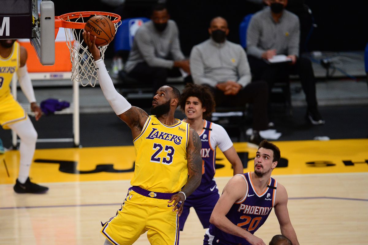 Los Angeles Lakers forward LeBron James (23) moves to the basket ahead of Phoenix Suns forward Dario Saric (20) during the second half at Staples Center.