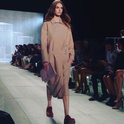 "Minimal sporty with a muted palette @lacoste" - Julie Sarinana (<a href="http://instagram.com/p/d9zHFcB3mL/"target="_blank">@sincerelyjules</a>)