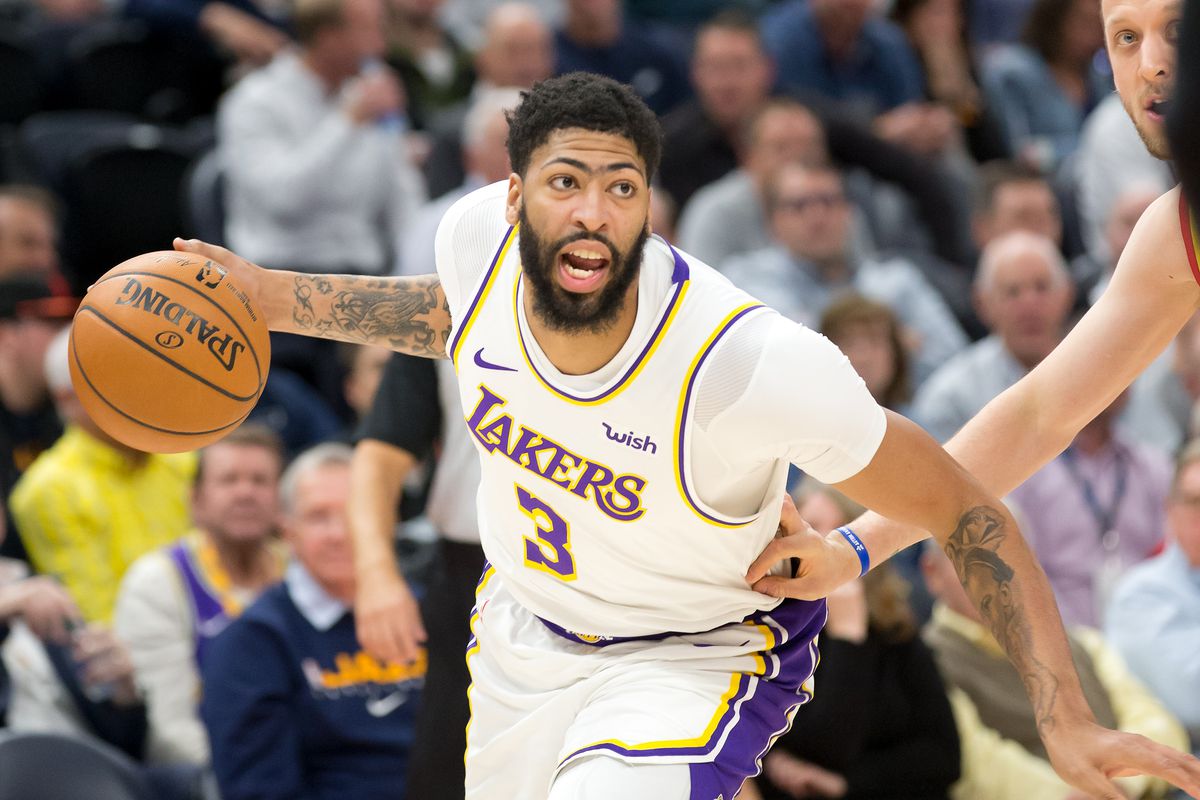 Los Angeles Lakers forward Anthony Davis dribbles the ball during the first quarter against the Utah Jazz at Vivint Smart Home Arena.&nbsp;