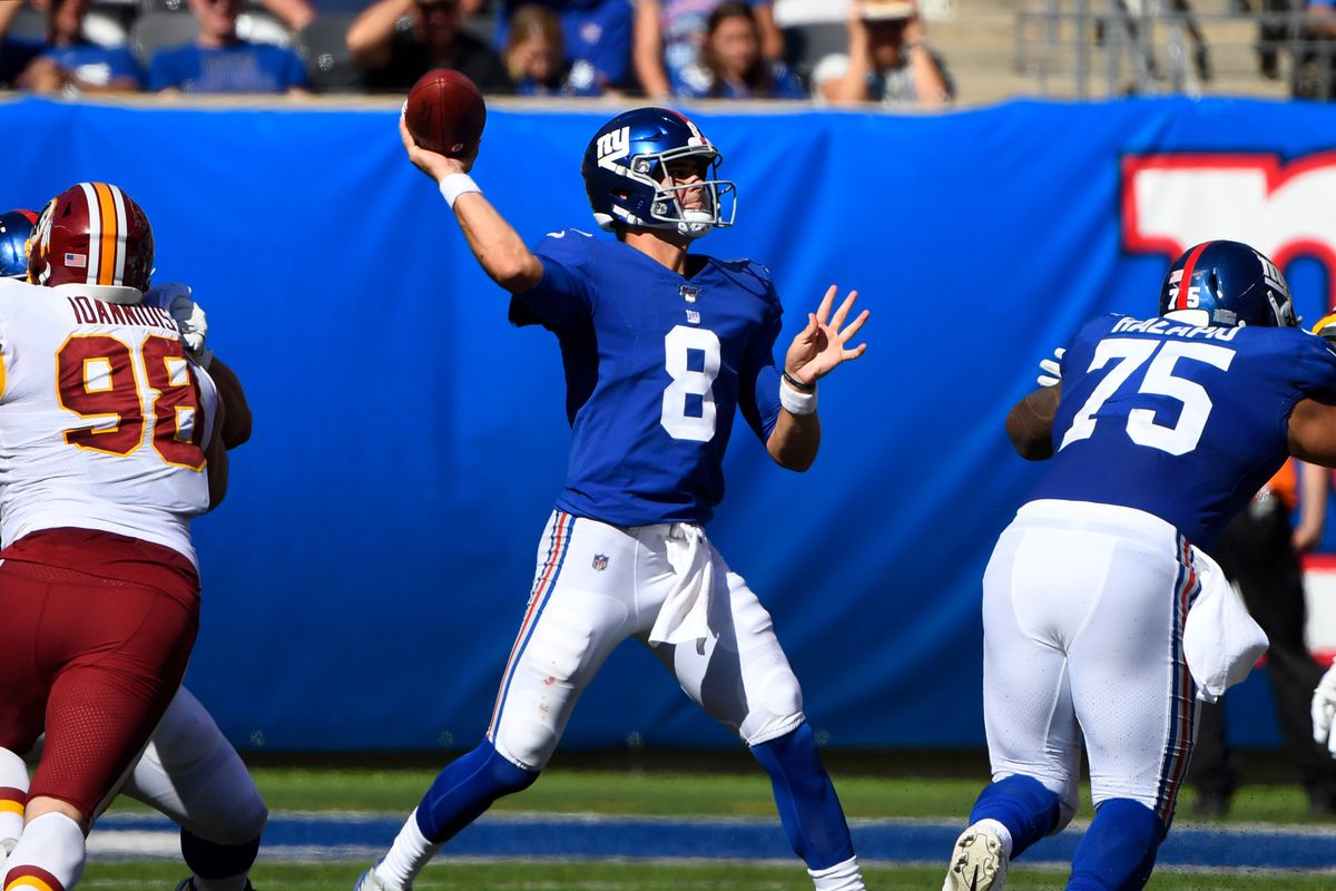 New York Giants quarterback Daniel Jones throws the ball in the second half against Washington at MetLife Stadium.