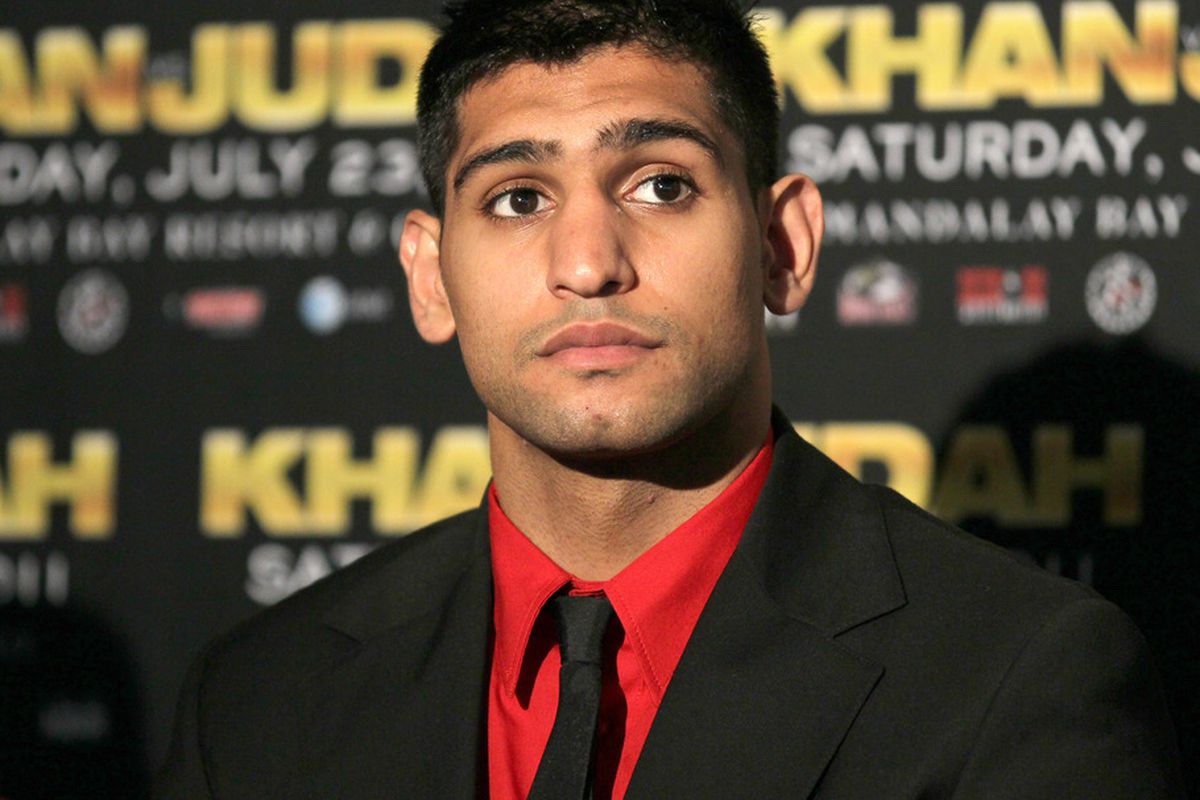 Amir Khan isn't long for the junior welterweight division. (Photo by Stephen Dunn/Getty Images)