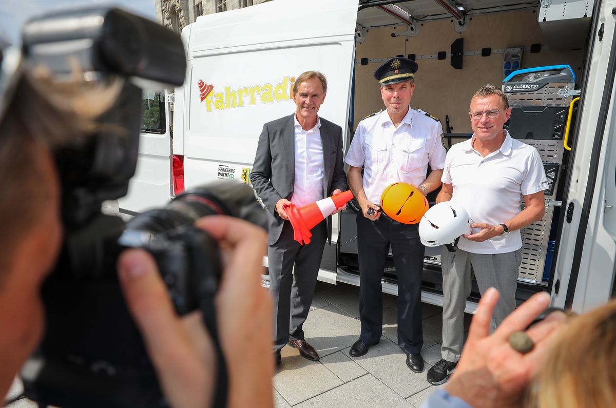 Rangnick starts bicycle project for children