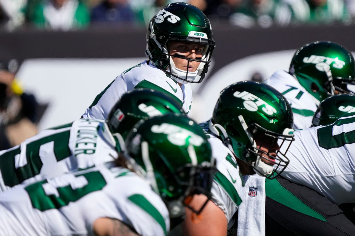 Jets quarterback Zach Wilson (2) is shown in the second quarter.