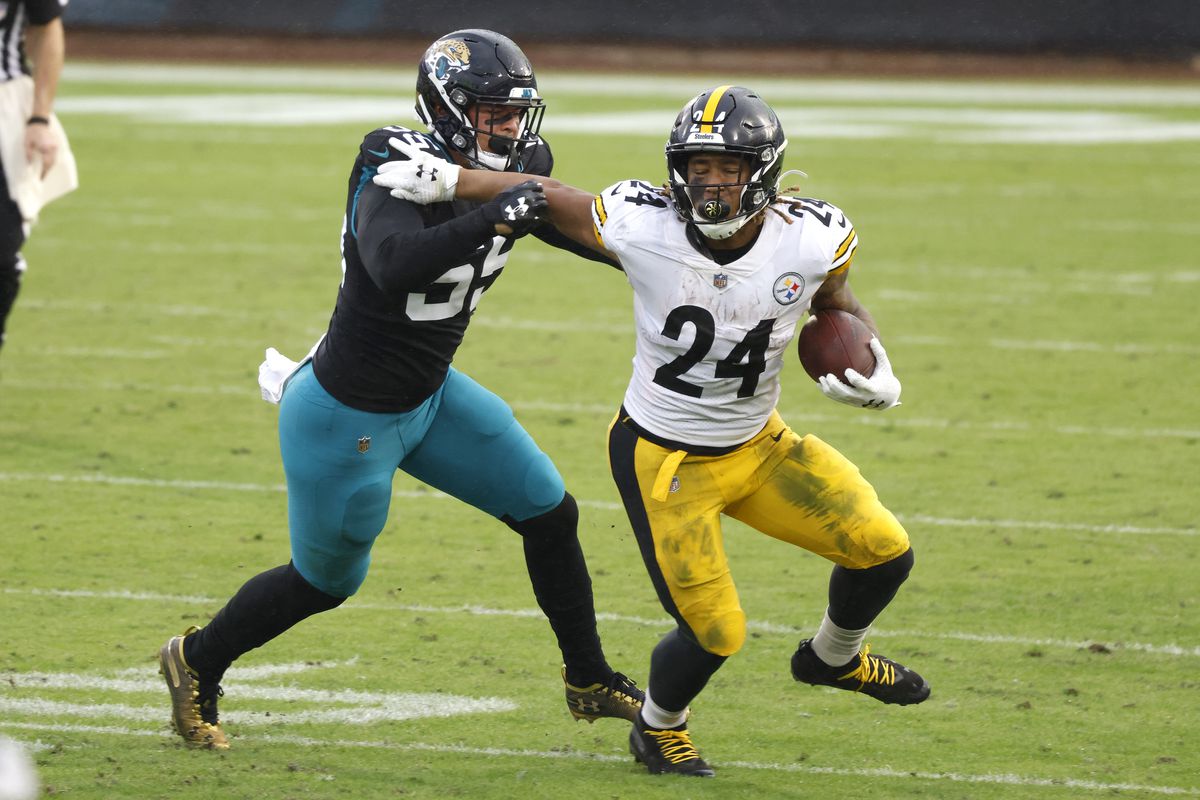 Jacksonville Jaguars outside linebacker Kamalei Correa (55) chases Pittsburgh Steelers running back Benny Snell (24) during the second half at TIAA Bank Field.