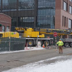 Construction crane still maneuvering to leave