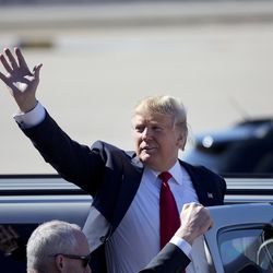 Republican presidential candidate Donald Trump waves as he leaves a rally Saturday, Feb. 27, 2016, in Bentonville, Ark. (AP Photo/John Bazemore) 