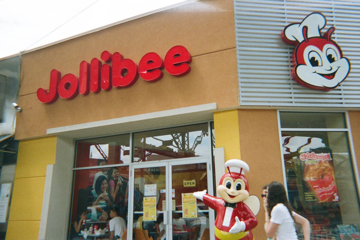 Jollibee, Filipino Fast Food Favorite, Opening First Manhattan Location in Midtown - Eater NY