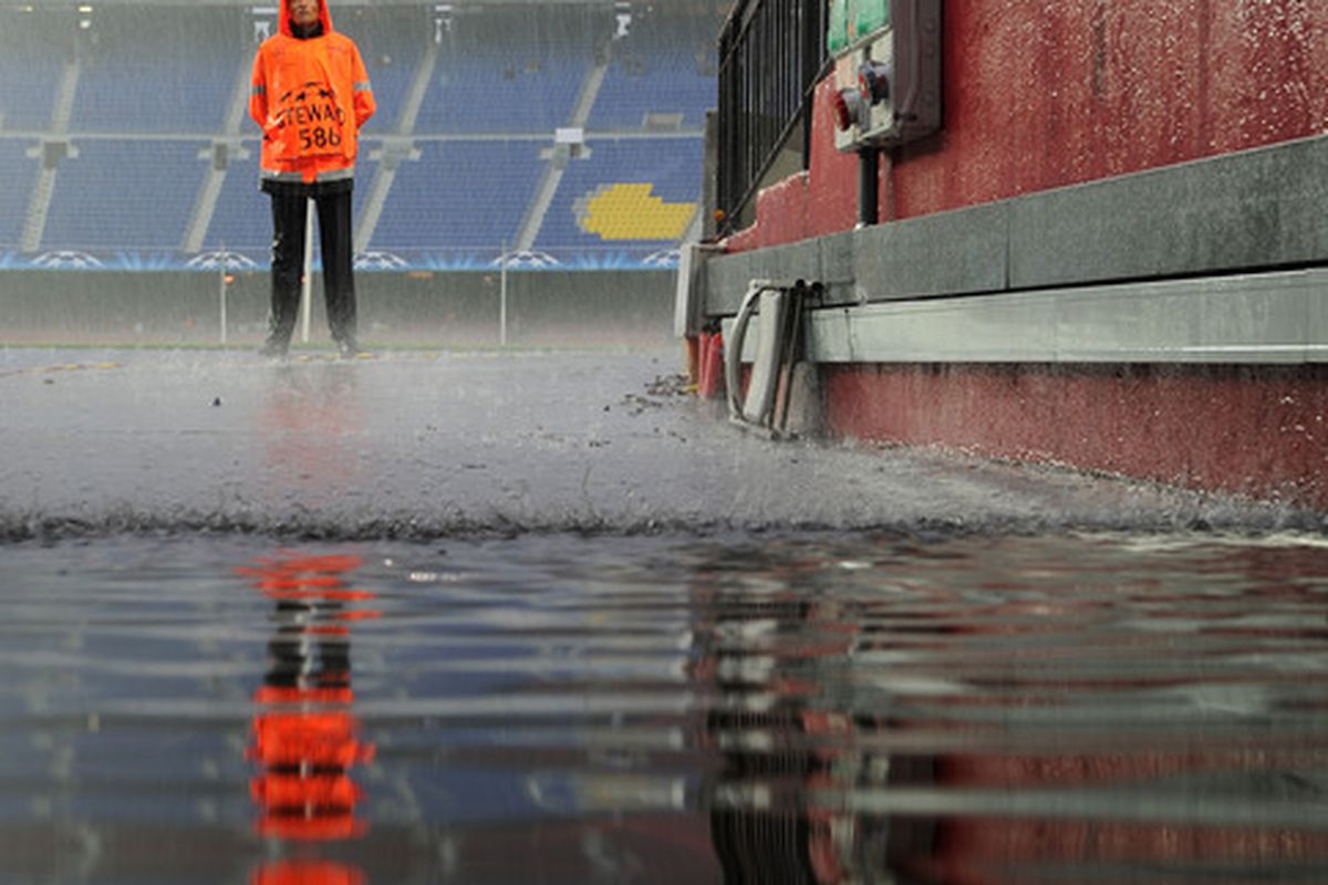 Cuenta la leyenda que todos los lunes llueve en el Camp Nou porque no hay futbol.