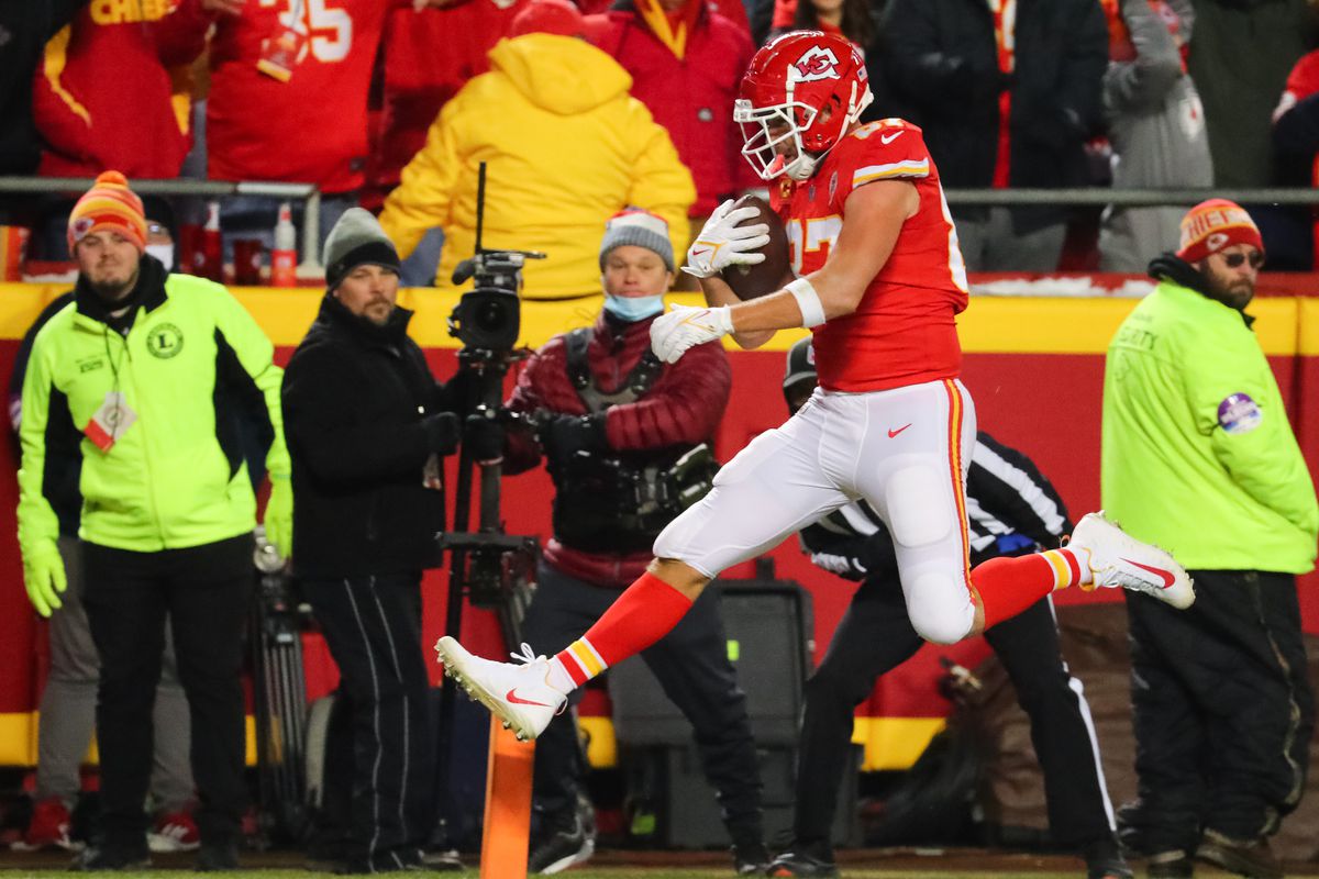 Travis Kelce #87 of the Kansas City Chiefs runs with the ball for a touchdown in the second quarter of the game against the Pittsburgh Steelers in the NFC Wild Card Playoff game at Arrowhead Stadium on January 16, 2022 in Kansas City, Missouri.