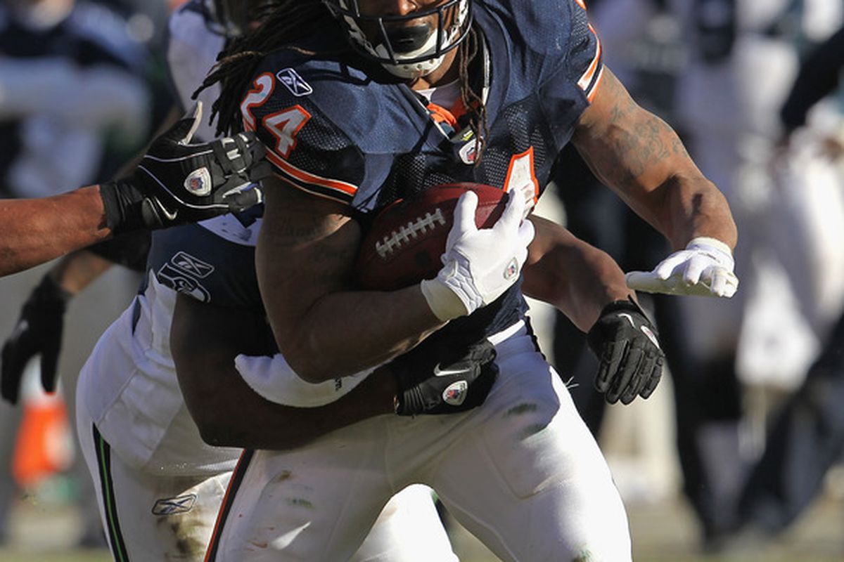 CHICAGO, IL - DECEMBER 18: Marion Barber #24 of the Chicago Bears runs against the Seattle Seahawks at Soldier Field on December18, 2011 in Chicago, Illinois. (Photo by Jonathan Daniel/Getty Images)