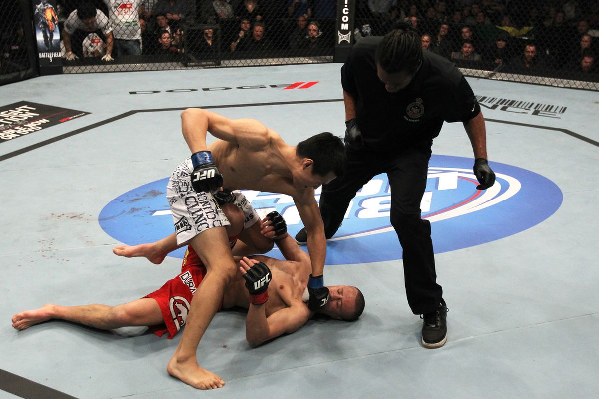 via <a href="http://video.ufc.tv/photo_galleries/08b_UFC140/08_Hominick_Jung_08.jpg">video.ufc.tv</a>