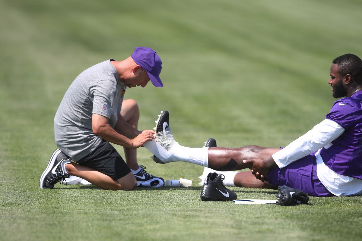 Vikings head trainer Eric Sugarman wrapped the ankle of Minnesota Vikings running back Latavius Murray (25) as he continued his recovery from surgery at Minnesota State University Mankato Tuesday July 25, 2017 in Mankato , MN. ] JERRY HOLT ‚Ä¢ jerry.h