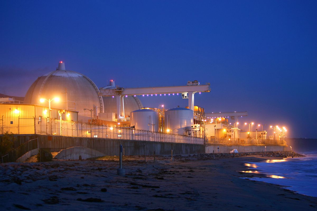 Evening sets on the San Onofre atomic power plant December 6, 2004 in northern San Diego County, south of San Clemente, California.