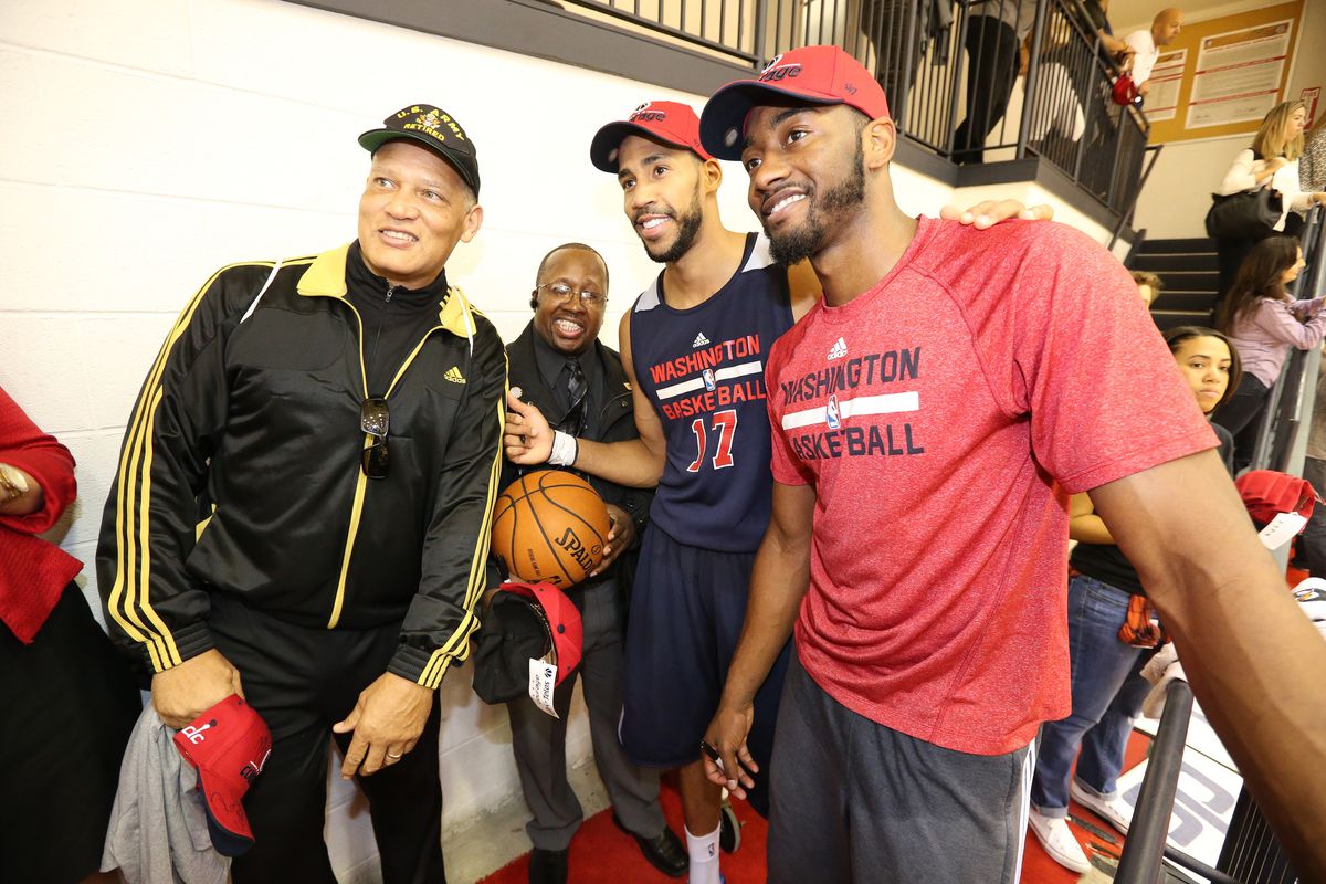 Garrett Temple and John Wall with members of the Wounded Warriors Project.