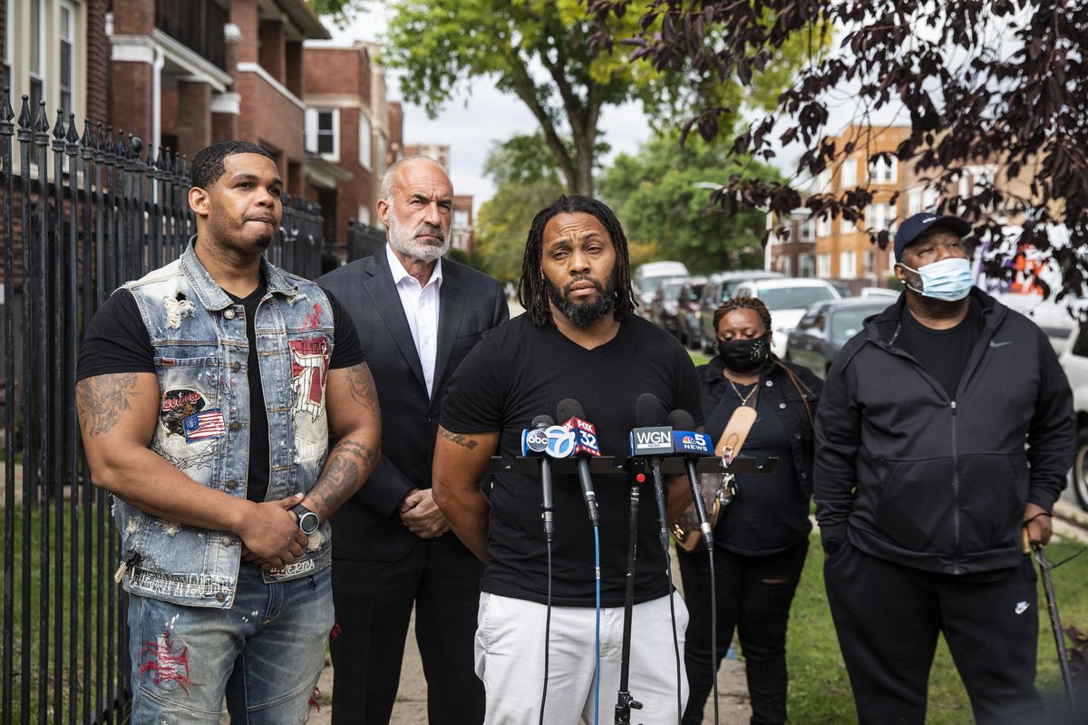 From left to right, Michael Craig’s son John Miller, attorney Michael Oppenheimer, Craig’s son Patrick Jenkins and Craig’s nephew Victor Varner call on CPD to release body camera footage of Craig’s death.