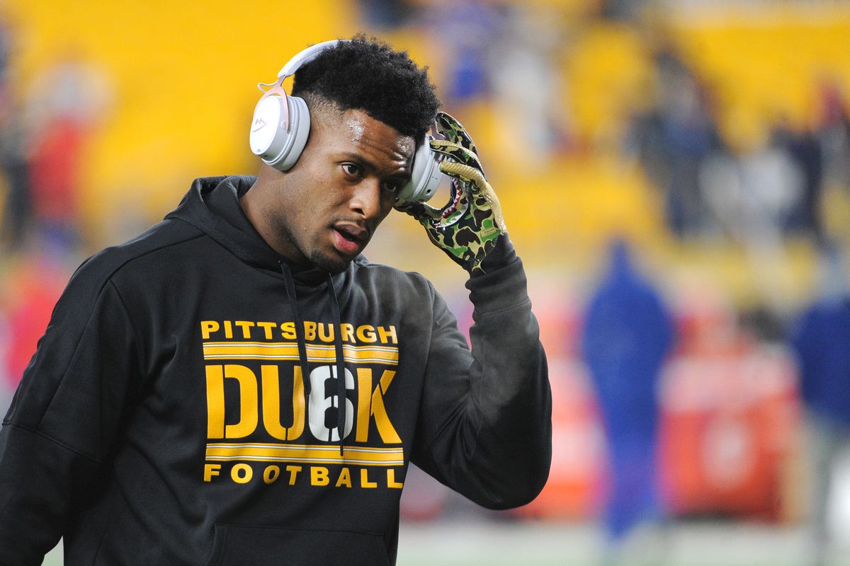 Pittsburgh Steelers wide receiver JuJu Smith-Schuster warms up before playing the Buffalo Bills at Heinz Field.