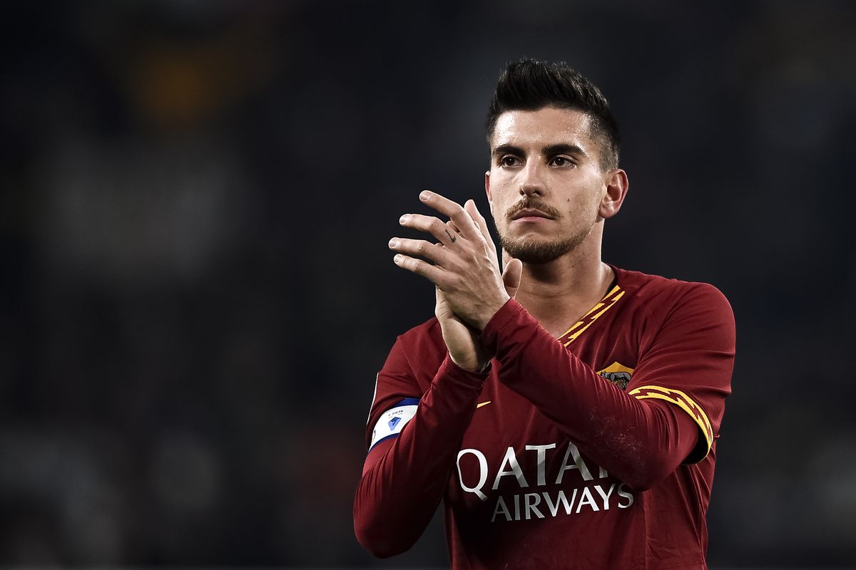 Lorenzo Pellegrini of AS Roma greets the fans at the end of...