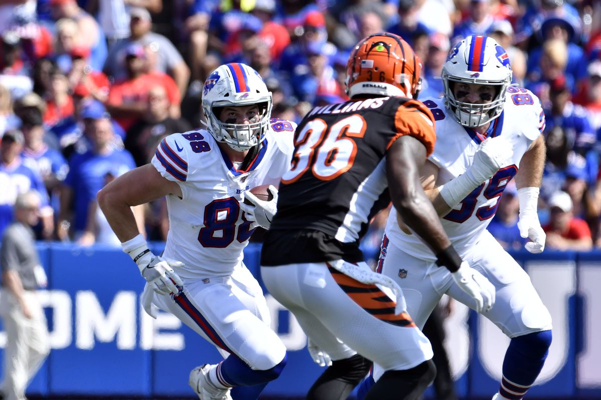 Buffalo Bills tight end Dawson Knox (88) runs after making a vatch as tight end Tommy Sweeney (89) makes a block on Cincinnati Bengals strong safety Shawn Williams (36) in the first quarter at New Era Field.