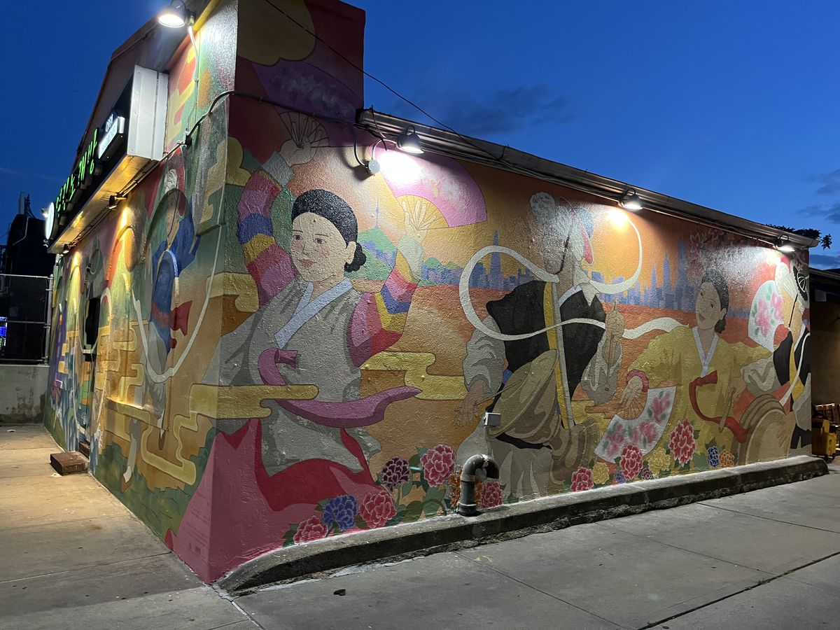 A corner building mural in Queens. 