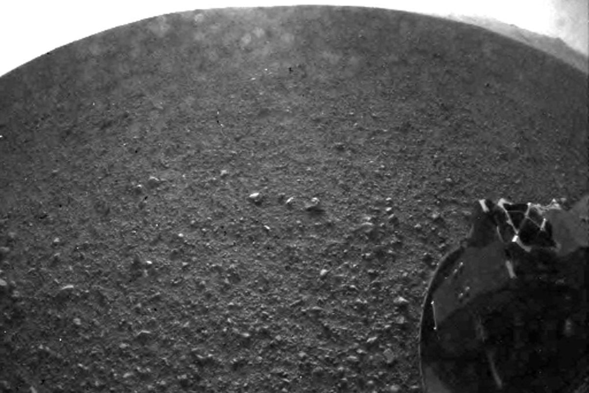 Curiosity is on Mars and is operational! (via <a href="http://mars.jpl.nasa.gov/msl/images/msl5_PIA15973-br2.jpg">mars.jpl.nasa.gov</a>)