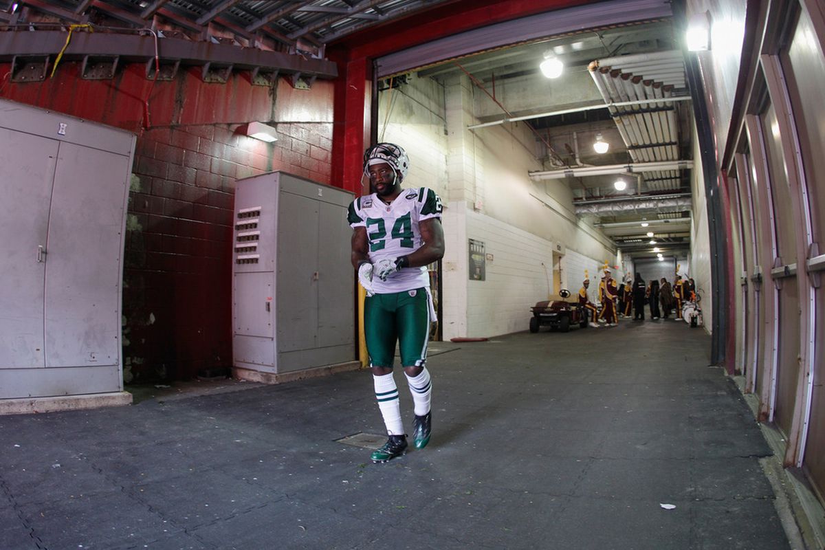 LANDOVER, MD - DECEMBER 04:  Darrelle Revis #24 of the New York Jets walks to the field before the start of the Jets game against the Washington Redskins at FedExField on December 4, 2011 in Landover, Maryland.  (Photo by Rob Carr/Getty Images)