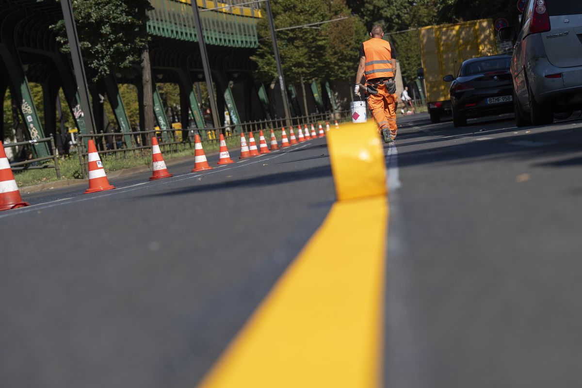 Start of construction for safe bike lanes on Schönhauser Allee