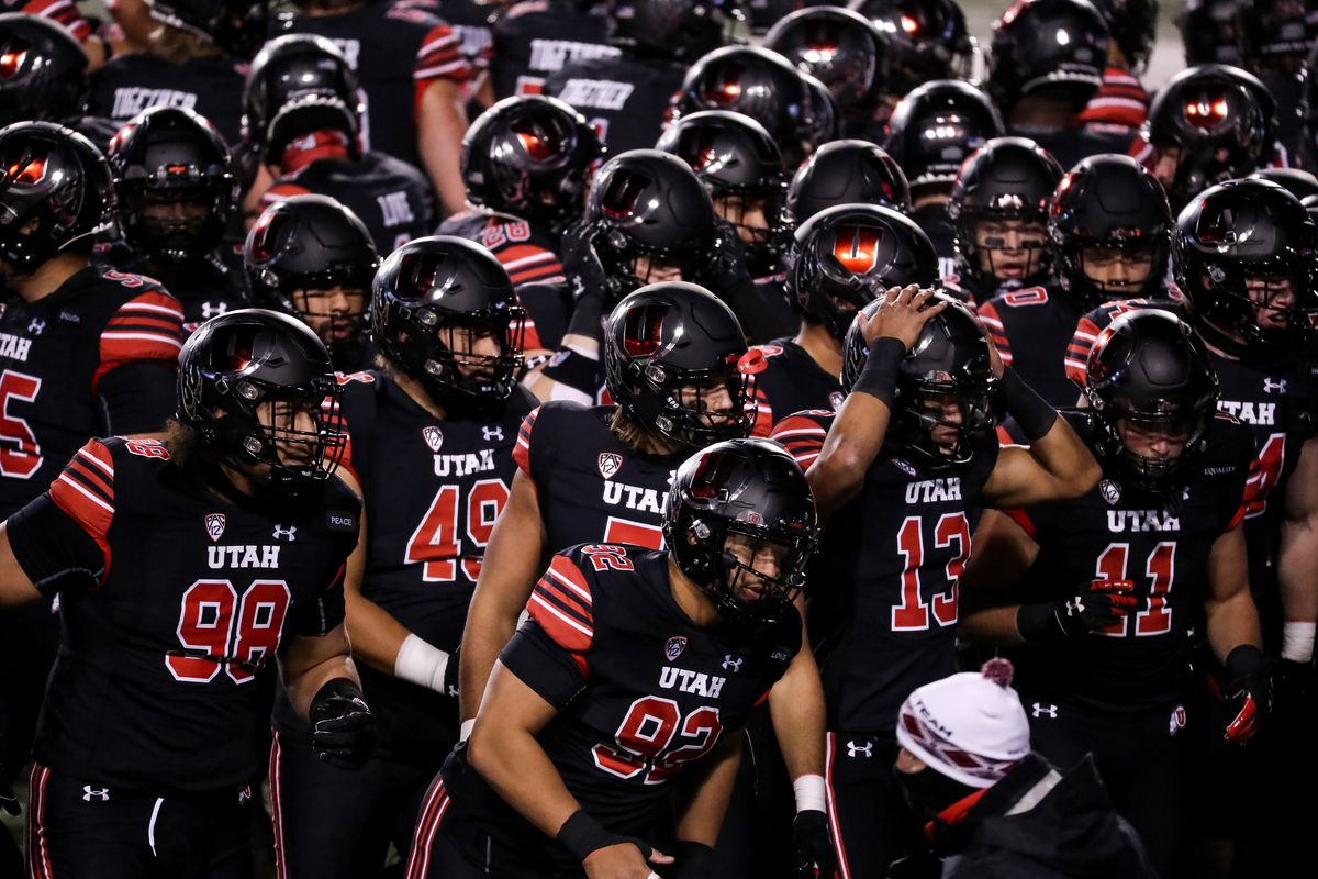 Utah Utes players gather on the field before the game between the Utah Utes and the USC Trojans at Rice-Eccles Stadium in Salt Lake City on Saturday, Nov. 21, 2020.
