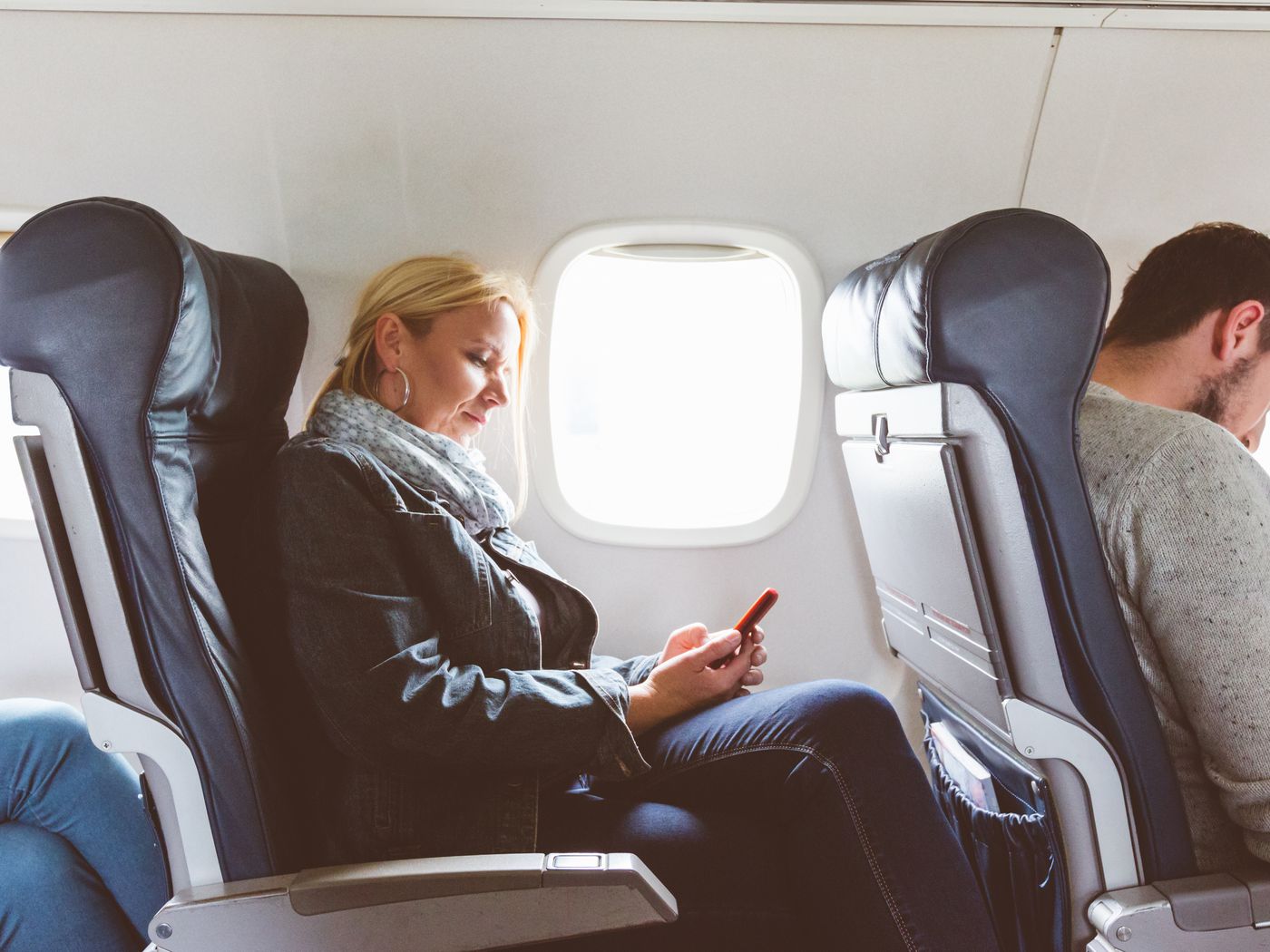 Should you recline on an airplane? The perennial seat debate, explained. - Vox