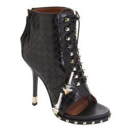 <b>Givenchy</b>, <a href="http://www.barneys.com/Givenchy-Woven-Lace-Up-Ankle-Boot/502396072,default,pd.html?cgid=BARNEYS&index=8">$1.950</a>